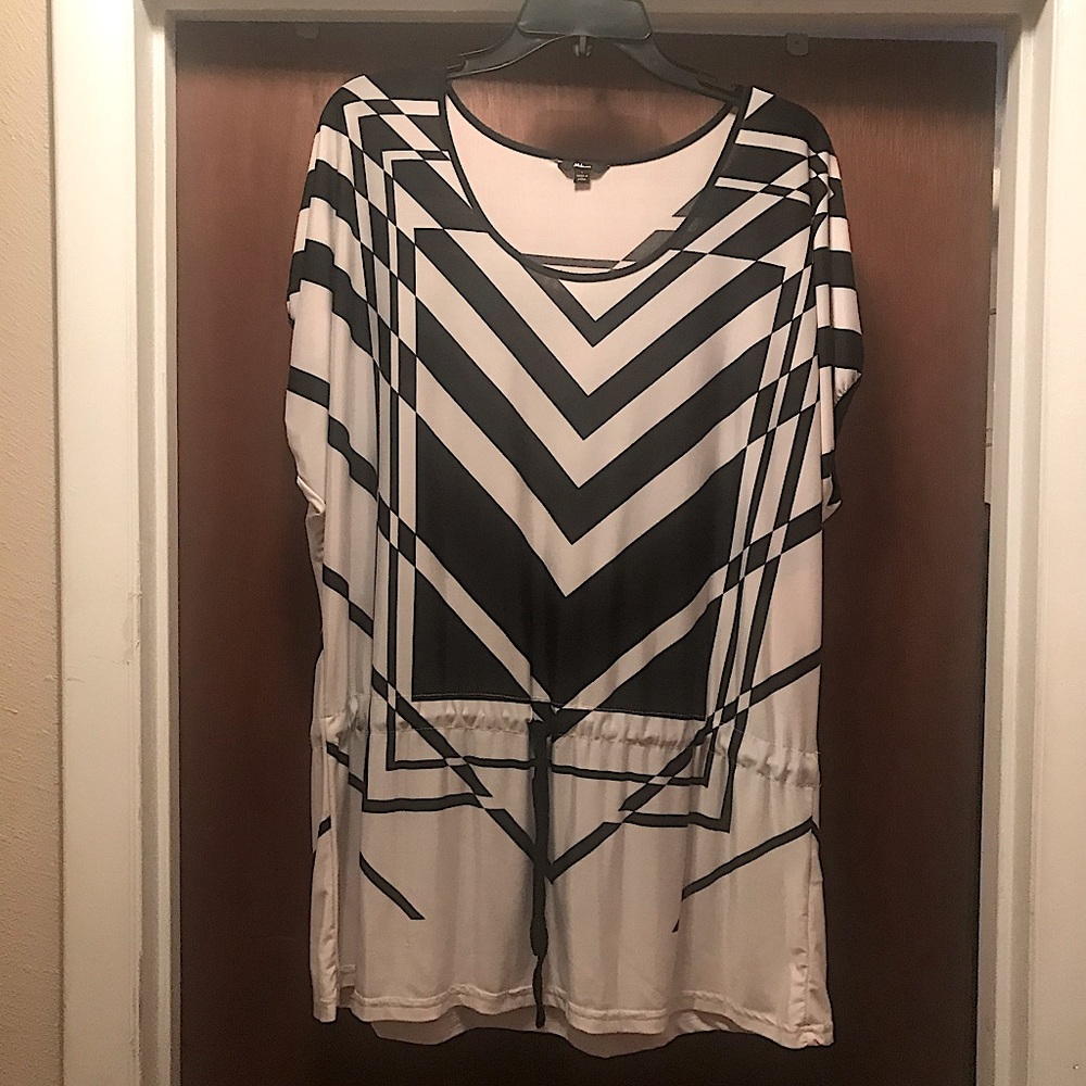 Black and white misses top